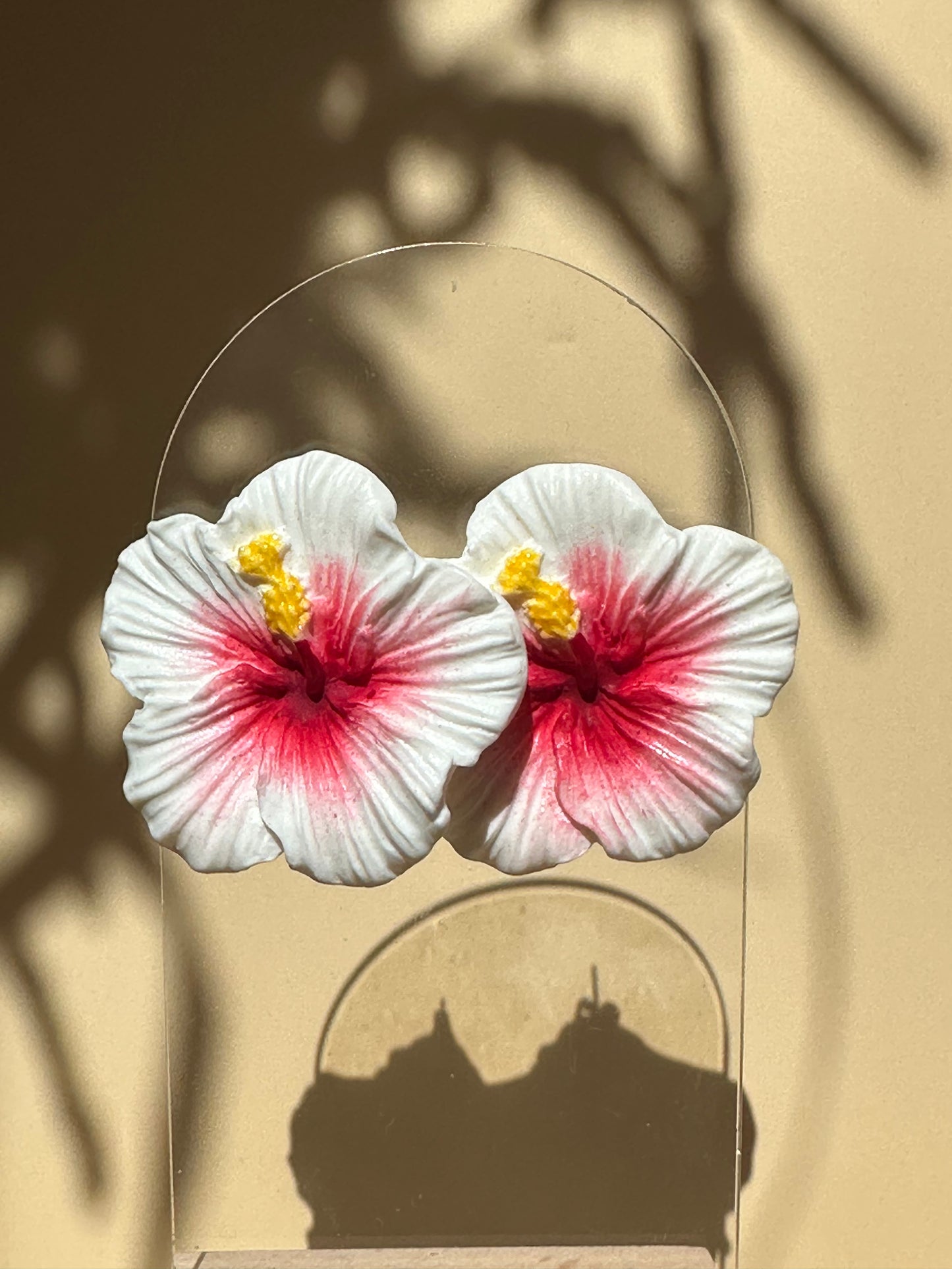 Mama Hibiscus blanche coeur rouge